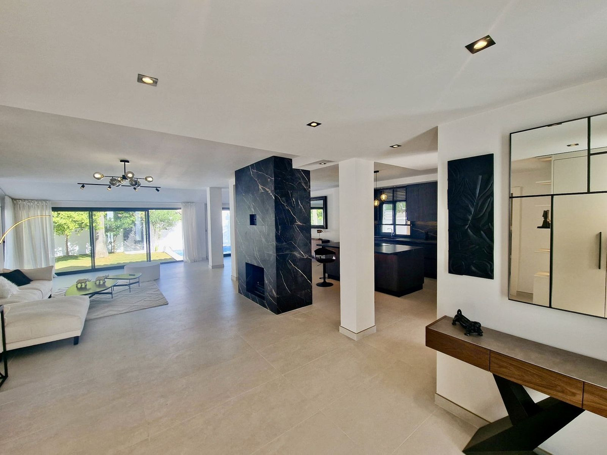 5 Bed Townhouse for sale in Marbella Costa Del Sol, Málaga, Spain