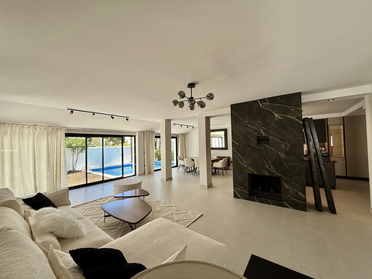 5 Bed Townhouse for sale in Marbella Costa Del Sol, Málaga, Spain