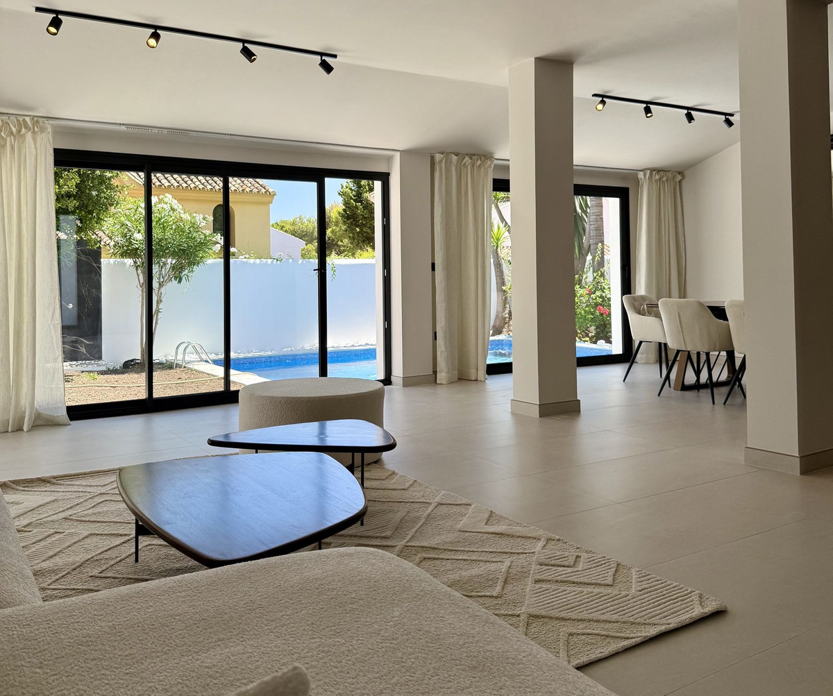 5 Bed Townhouse for sale in Marbella Costa Del Sol, Málaga, Spain