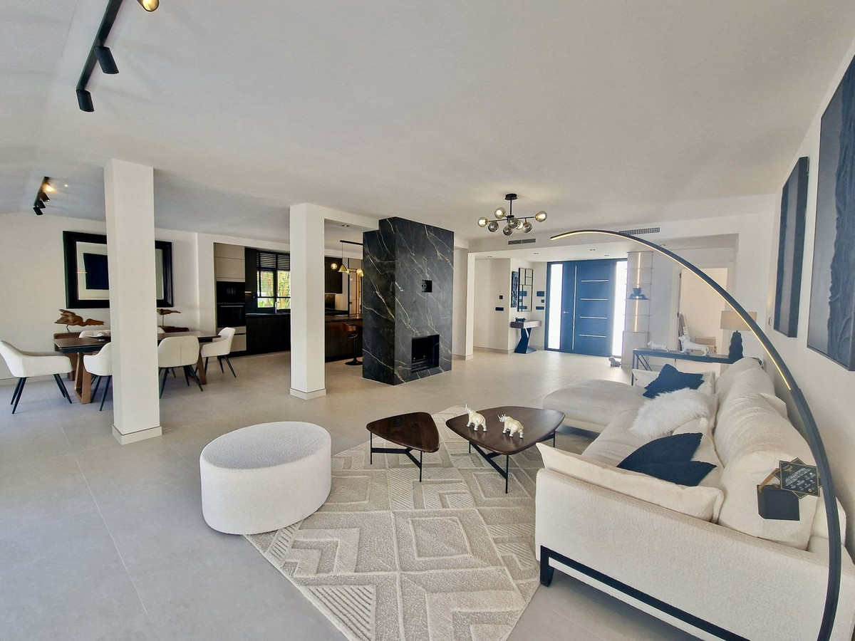5 Bed Townhouse for sale in Marbella Costa Del Sol, Málaga, Spain
