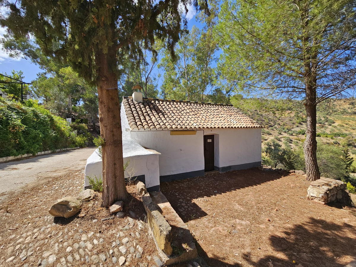 10 Bed Commercial unit for sale in Guaro Costa Del Sol, Málaga, Spain