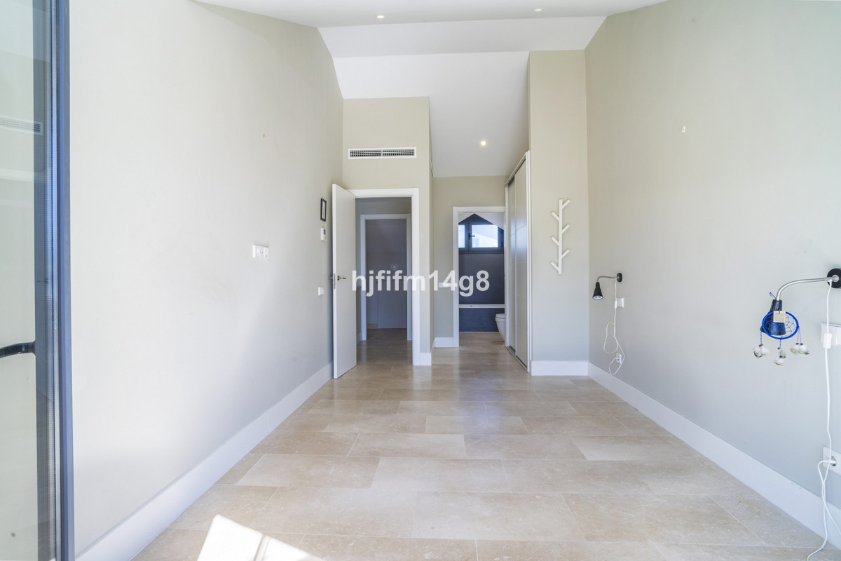 2 Bed Apartment for sale in Estepona Costa Del Sol, Málaga, Spain
