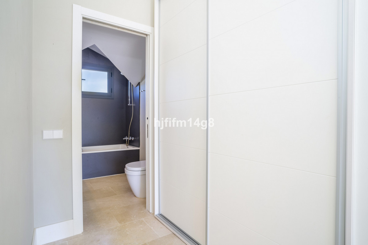 2 Bed Apartment for sale in Estepona Costa Del Sol, Málaga, Spain