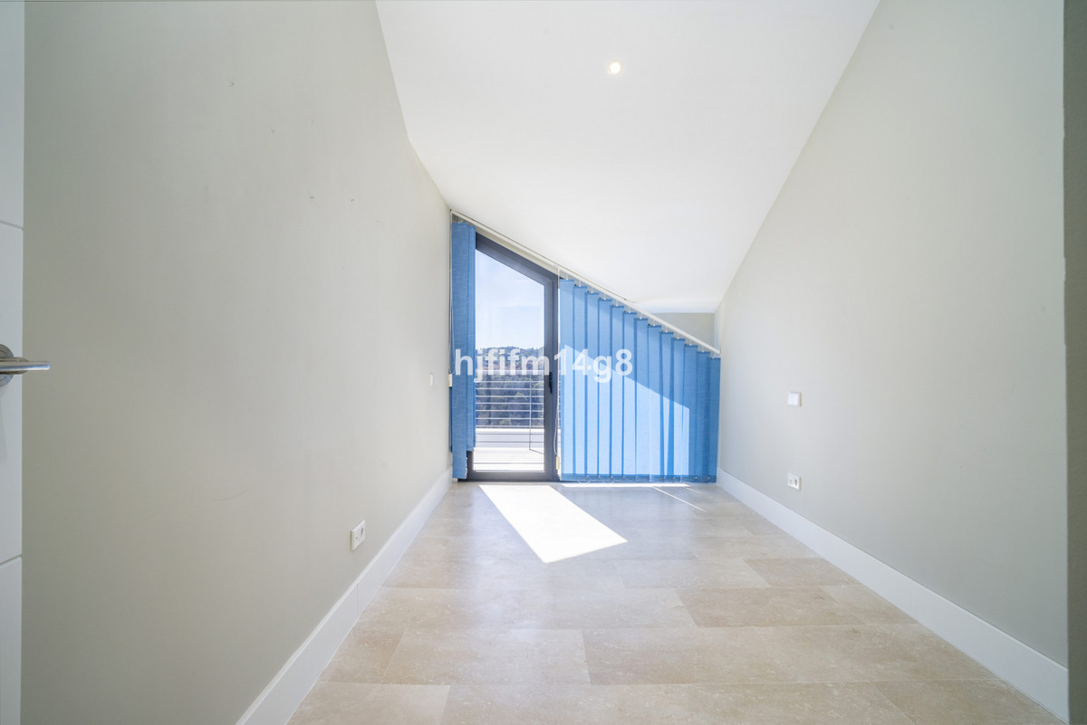 2 Bed Apartment for sale in Estepona Costa Del Sol, Málaga, Spain