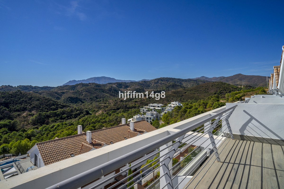 2 Bed Apartment for sale in Estepona Costa Del Sol, Málaga, Spain
