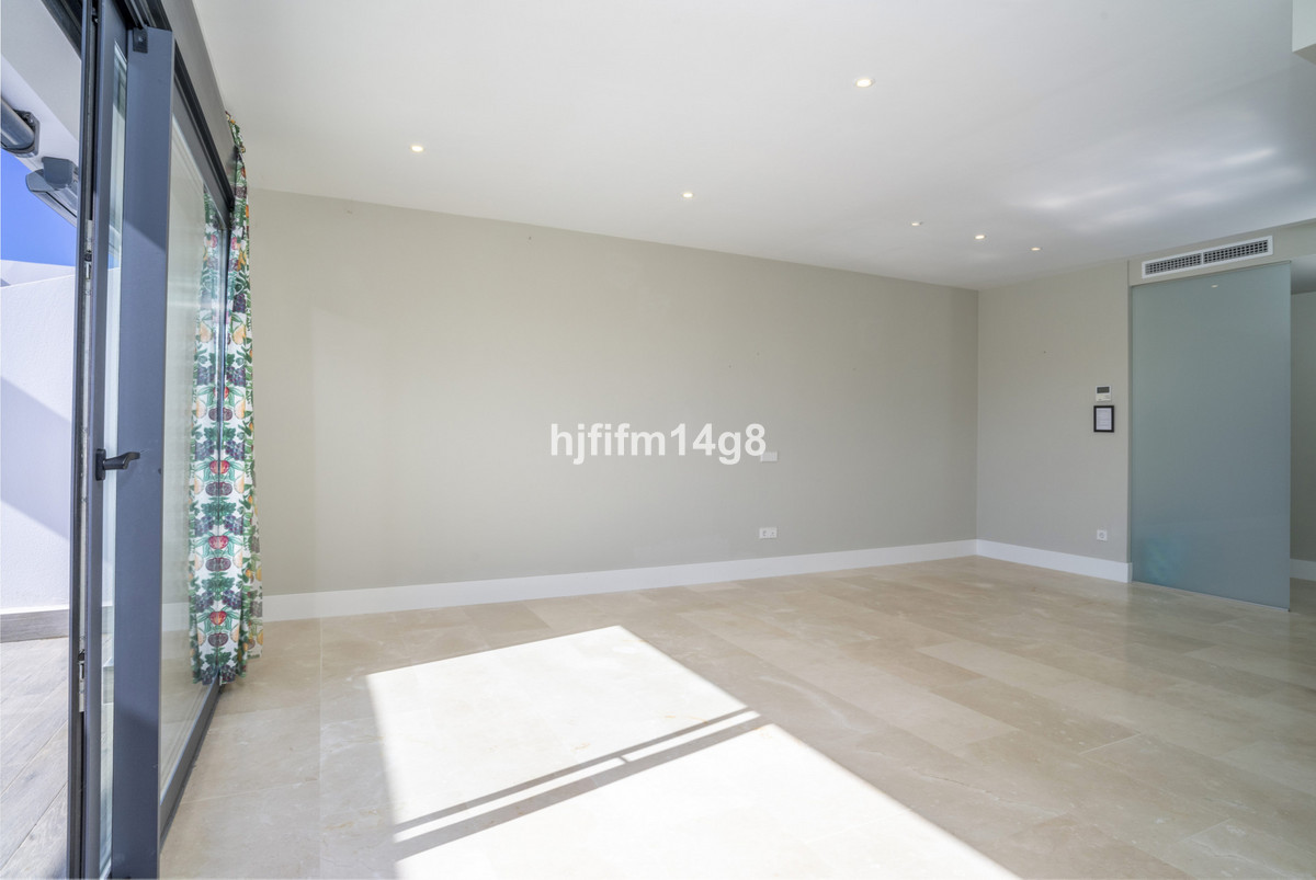 2 Bed Apartment for sale in Estepona Costa Del Sol, Málaga, Spain