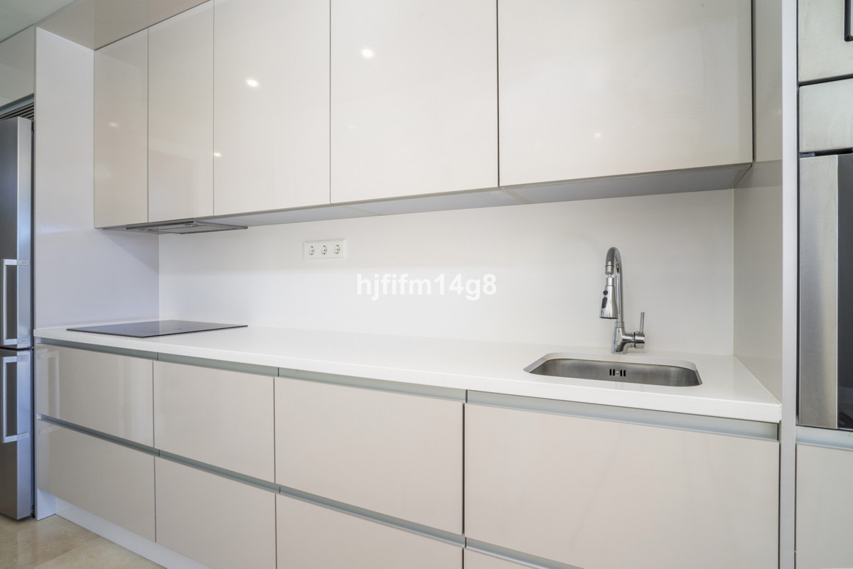 2 Bed Apartment for sale in Estepona Costa Del Sol, Málaga, Spain