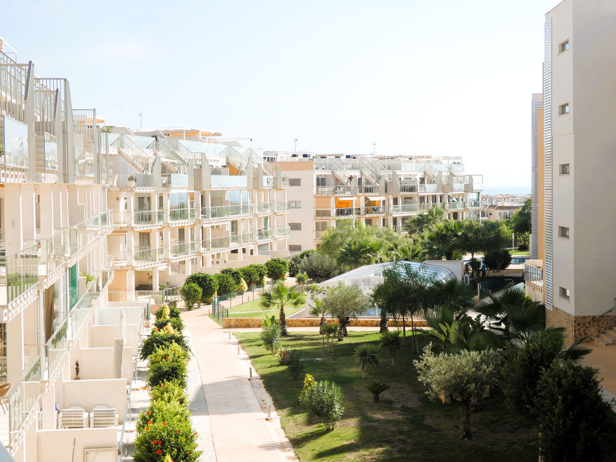 Se vende Apartamento Planta Media de 2 dormitorios en Costa Blanca, Alicante, España