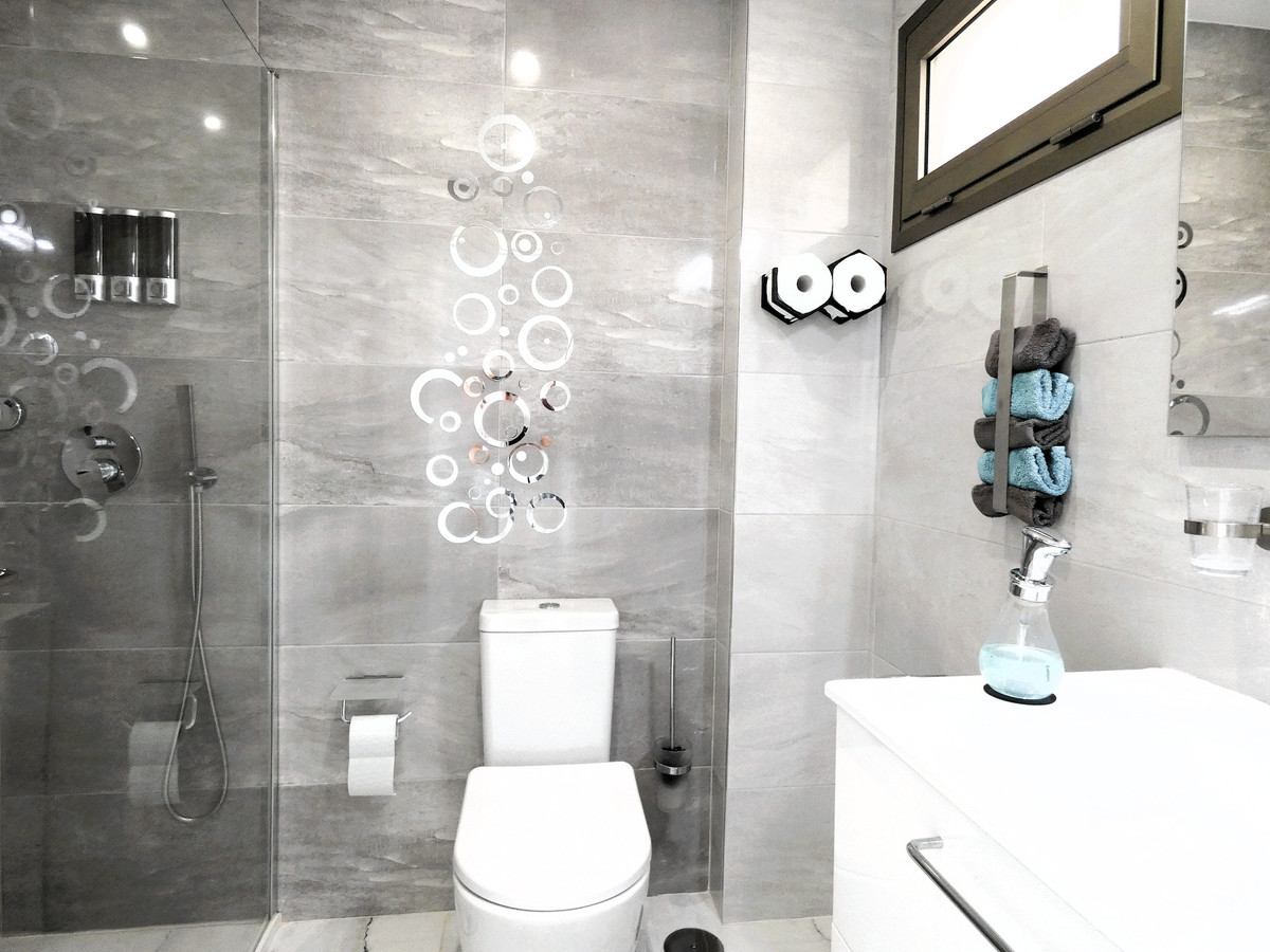 Se vende Apartamento Planta Media de 2 dormitorios en Costa Blanca, Alicante, España