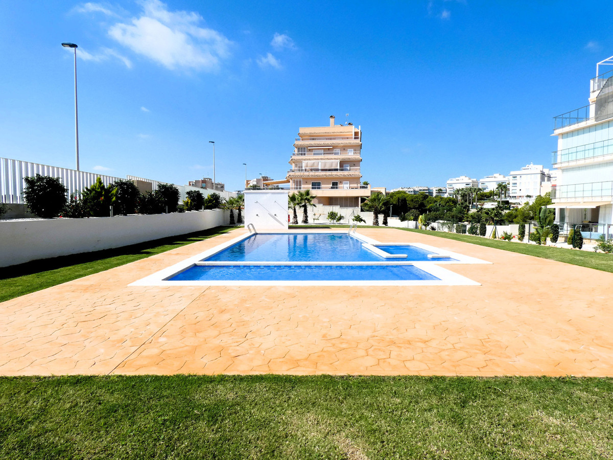 Se vende Apartamento Planta Media de 2 dormitorios en Costa Blanca, Alicante, España