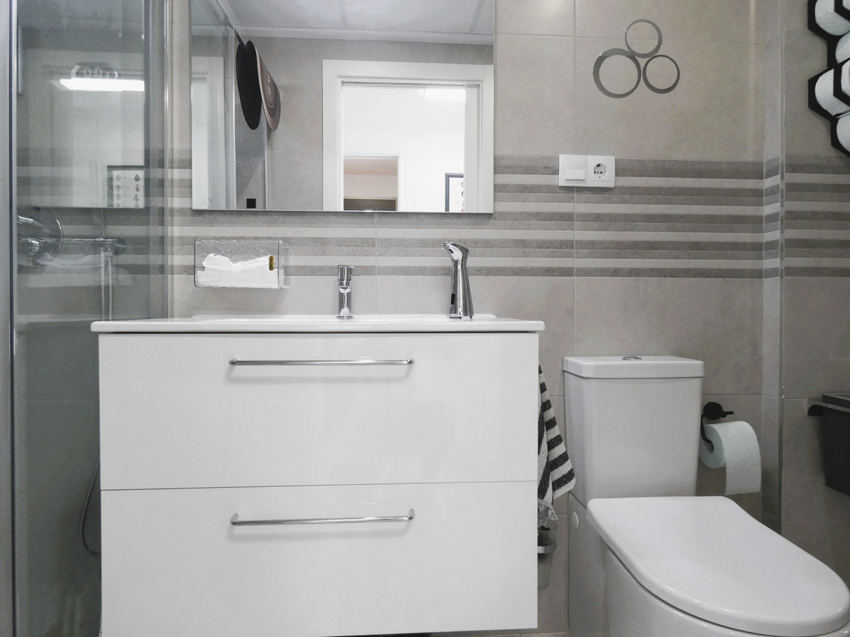 Se vende Apartamento Planta Media de 2 dormitorios en Costa Blanca, Alicante, España