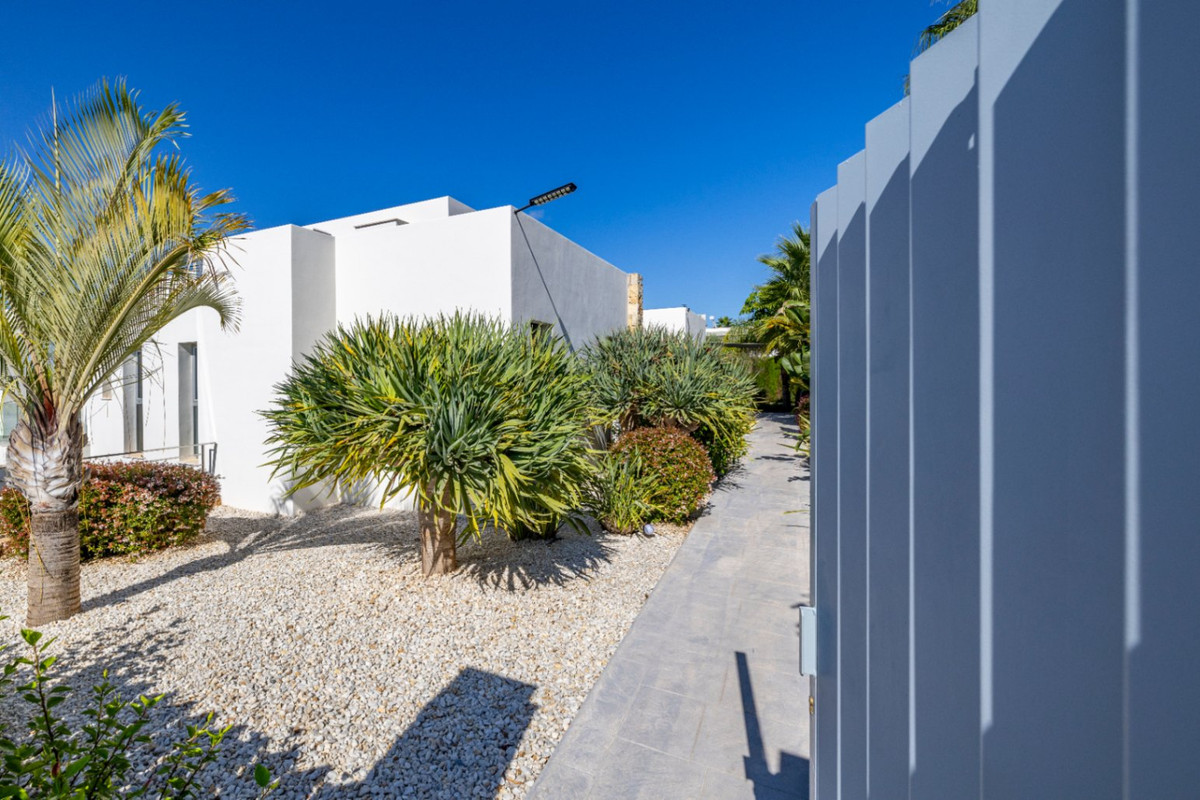 Se vende Villa - Chalet de 5 dormitorios en Costa Blanca, Alicante, España