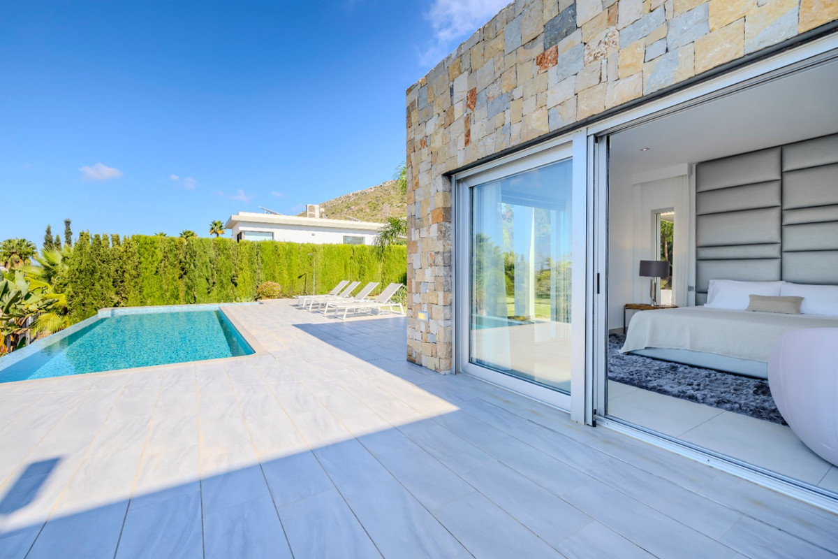 Se vende Villa - Chalet de 5 dormitorios en Costa Blanca, Alicante, España