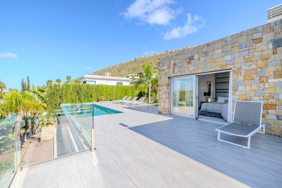 Se vende Villa - Chalet de 5 dormitorios en Costa Blanca, Alicante, España