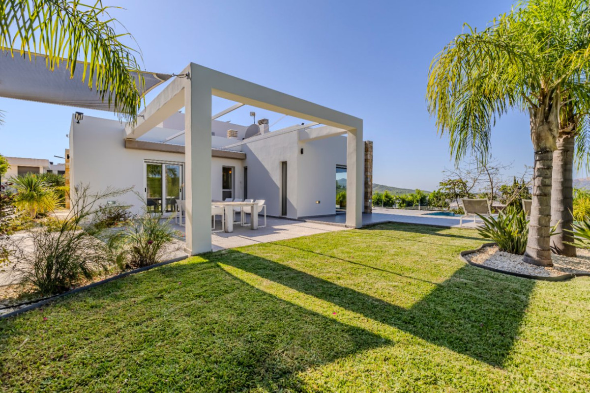 Se vende Villa - Chalet de 5 dormitorios en Costa Blanca, Alicante, España