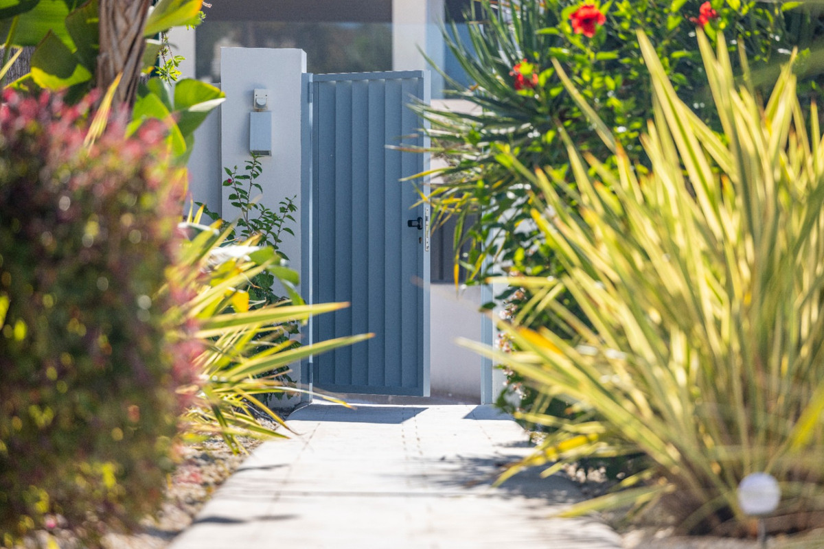 Se vende Villa - Chalet de 5 dormitorios en Costa Blanca, Alicante, España