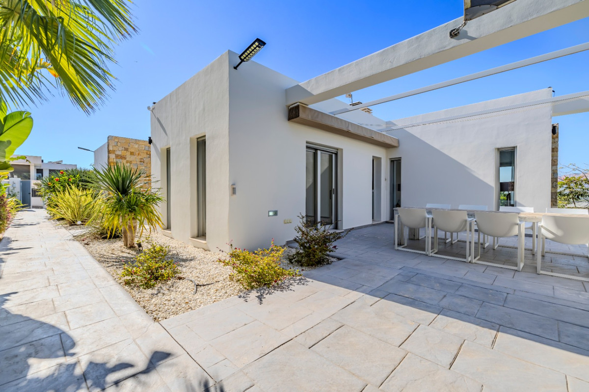 Se vende Villa - Chalet de 5 dormitorios en Costa Blanca, Alicante, España