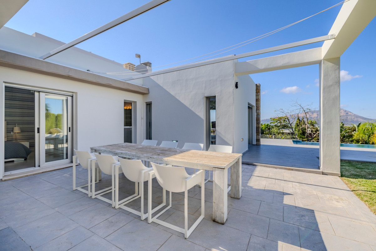 Se vende Villa - Chalet de 5 dormitorios en Costa Blanca, Alicante, España