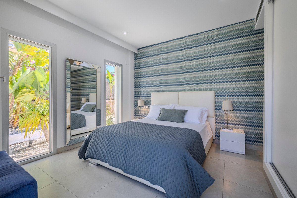 Se vende Villa - Chalet de 5 dormitorios en Costa Blanca, Alicante, España