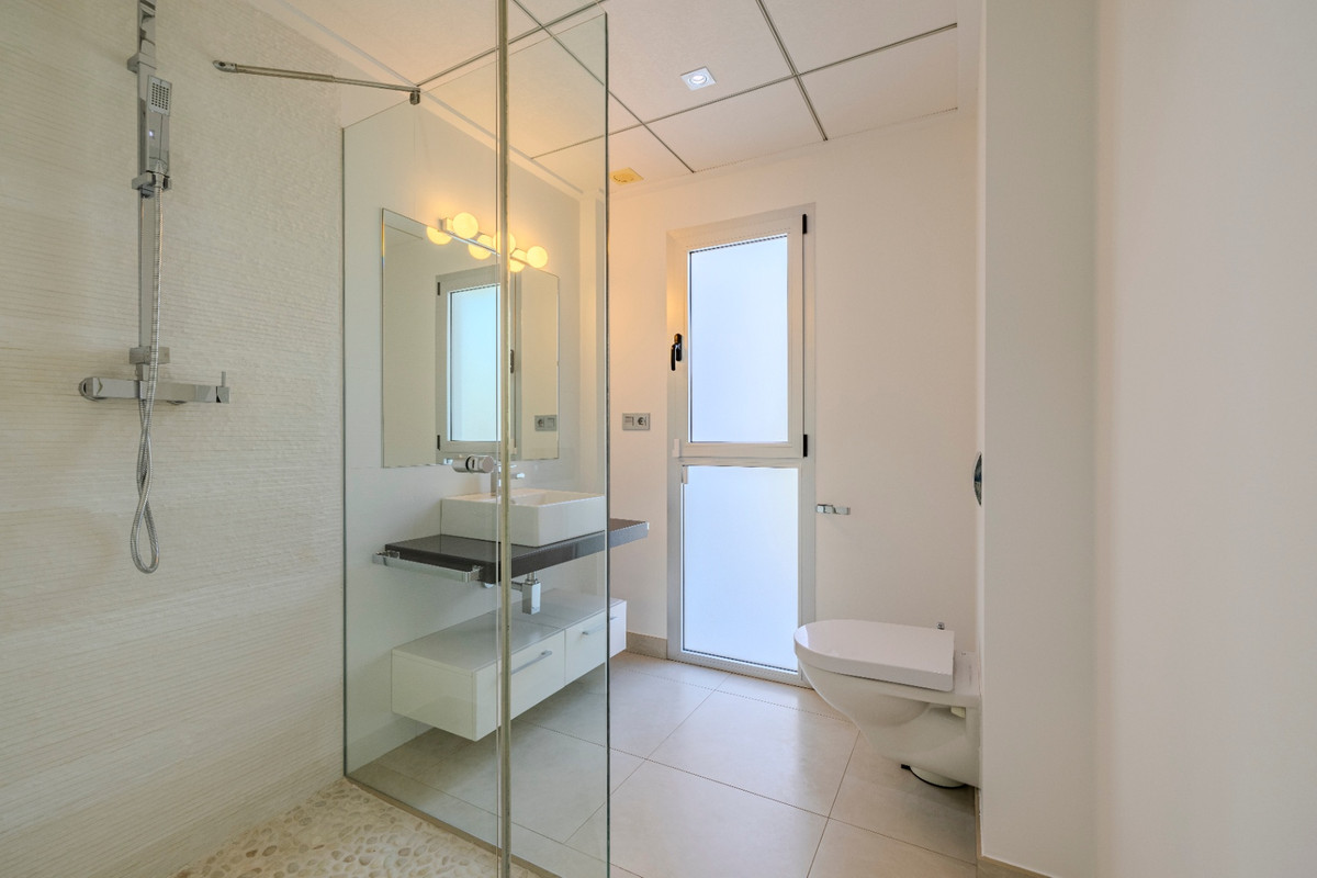 Se vende Villa - Chalet de 5 dormitorios en Costa Blanca, Alicante, España