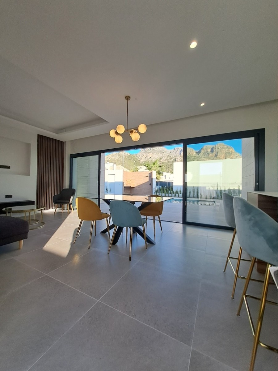 Se vende Villa - Chalet de 3 dormitorios en Costa Blanca, Alicante, España