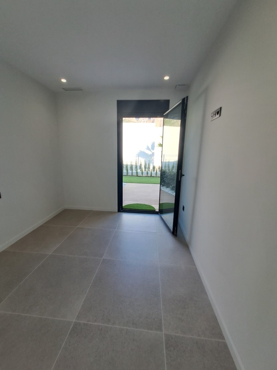 Se vende Villa - Chalet de 3 dormitorios en Costa Blanca, Alicante, España