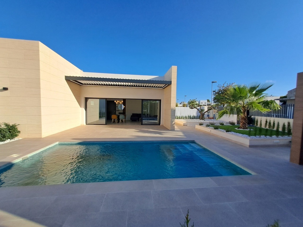 Se vende Villa - Chalet de 3 dormitorios en Costa Blanca, Alicante, España