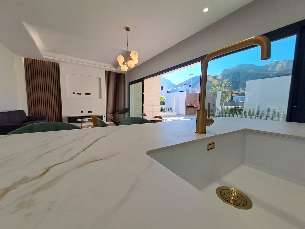 Se vende Villa - Chalet de 3 dormitorios en Costa Blanca, Alicante, España