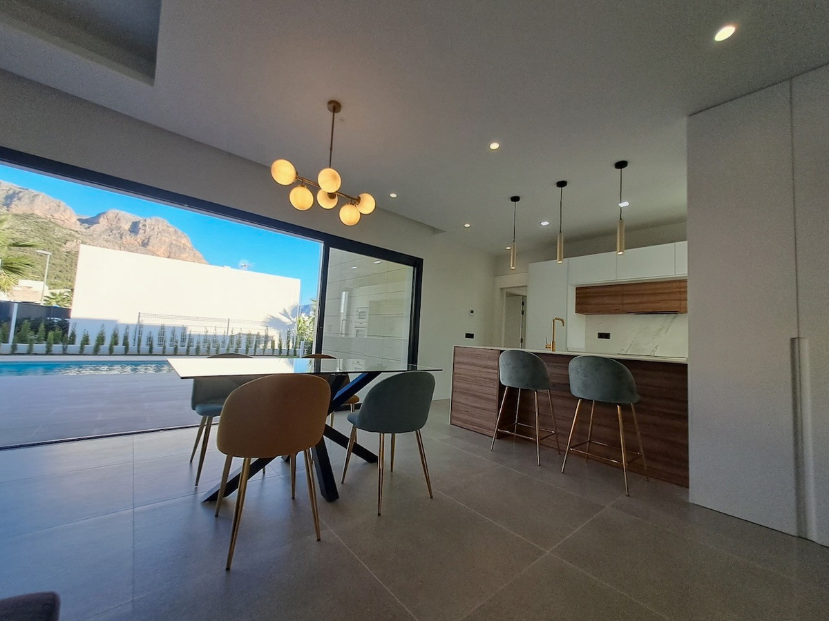 Se vende Villa - Chalet de 3 dormitorios en Costa Blanca, Alicante, España