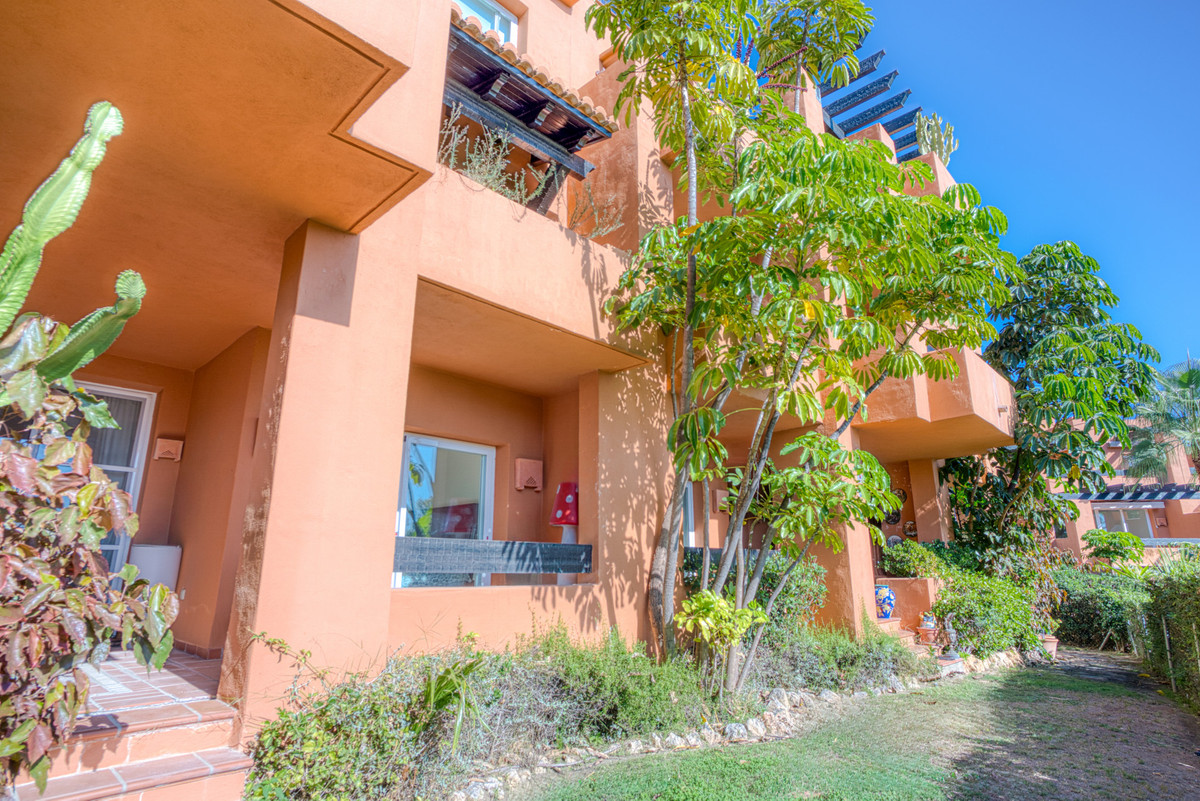 2 Bed Apartment for sale in Nueva Andalucía Costa Del Sol, Málaga, Spain