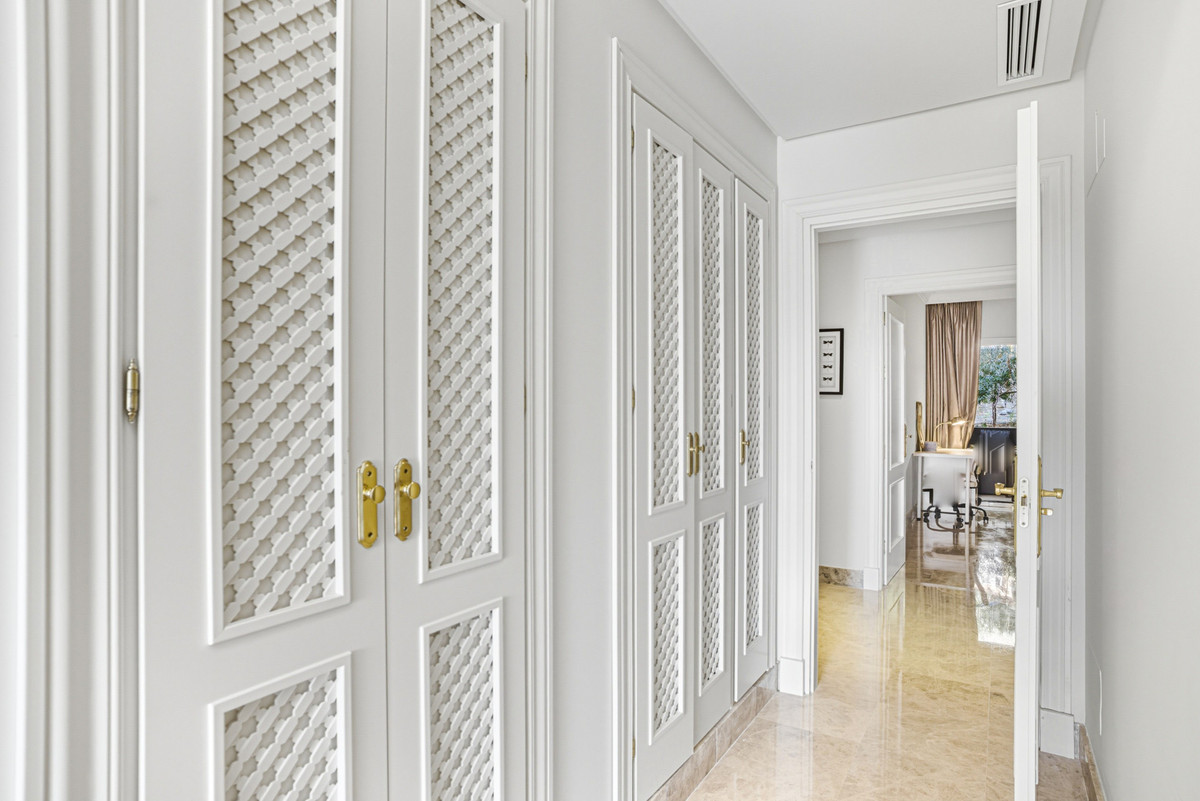 2 Bed Apartment for sale in Nueva Andalucía Costa Del Sol, Málaga, Spain