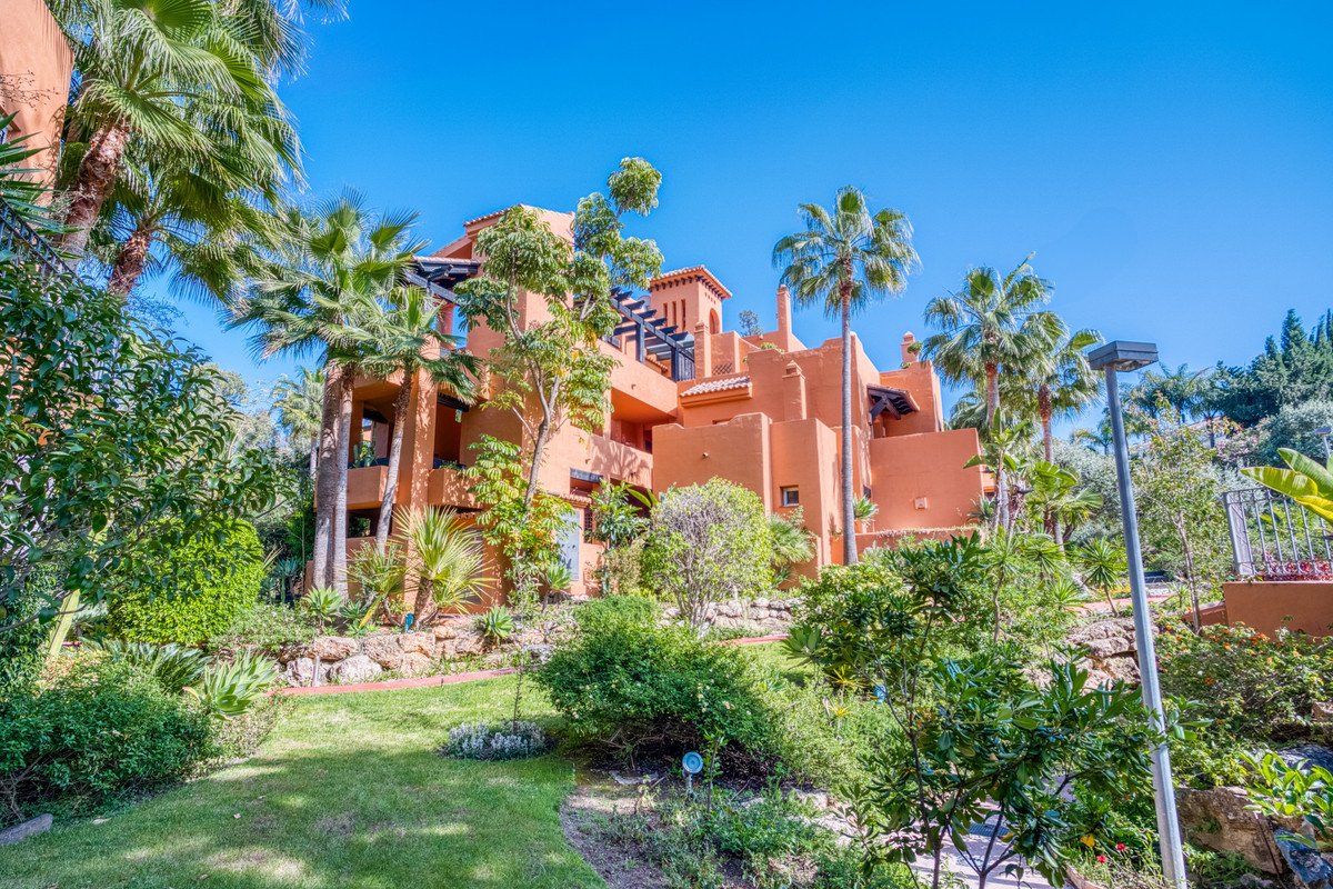 2 Bed Apartment for sale in Nueva Andalucía Costa Del Sol, Málaga, Spain