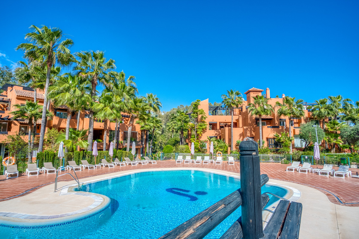 2 Bed Apartment for sale in Nueva Andalucía Costa Del Sol, Málaga, Spain