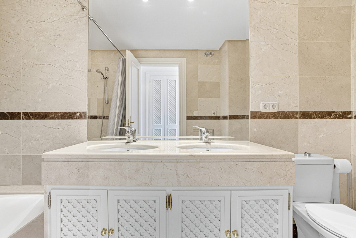 2 Bed Apartment for sale in Nueva Andalucía Costa Del Sol, Málaga, Spain