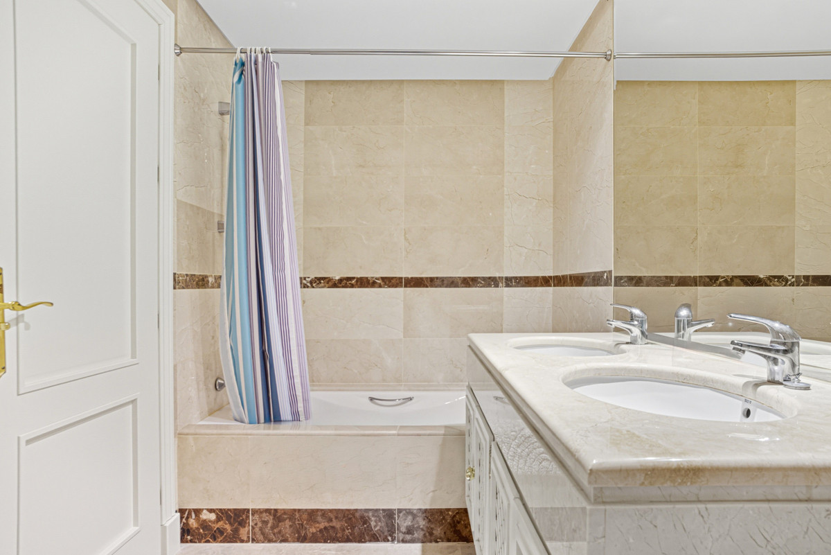2 Bed Apartment for sale in Nueva Andalucía Costa Del Sol, Málaga, Spain
