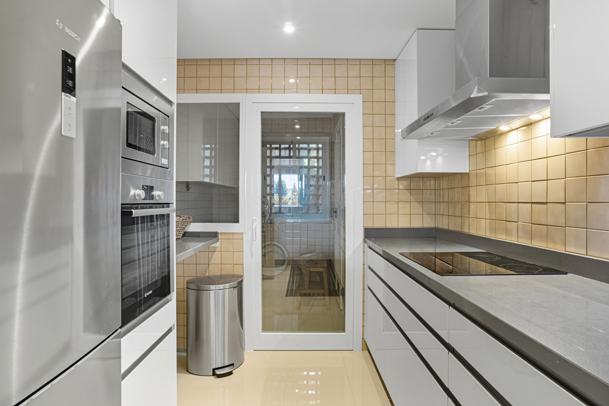 2 Bed Apartment for sale in Nueva Andalucía Costa Del Sol, Málaga, Spain