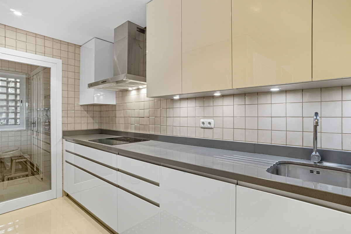2 Bed Apartment for sale in Nueva Andalucía Costa Del Sol, Málaga, Spain