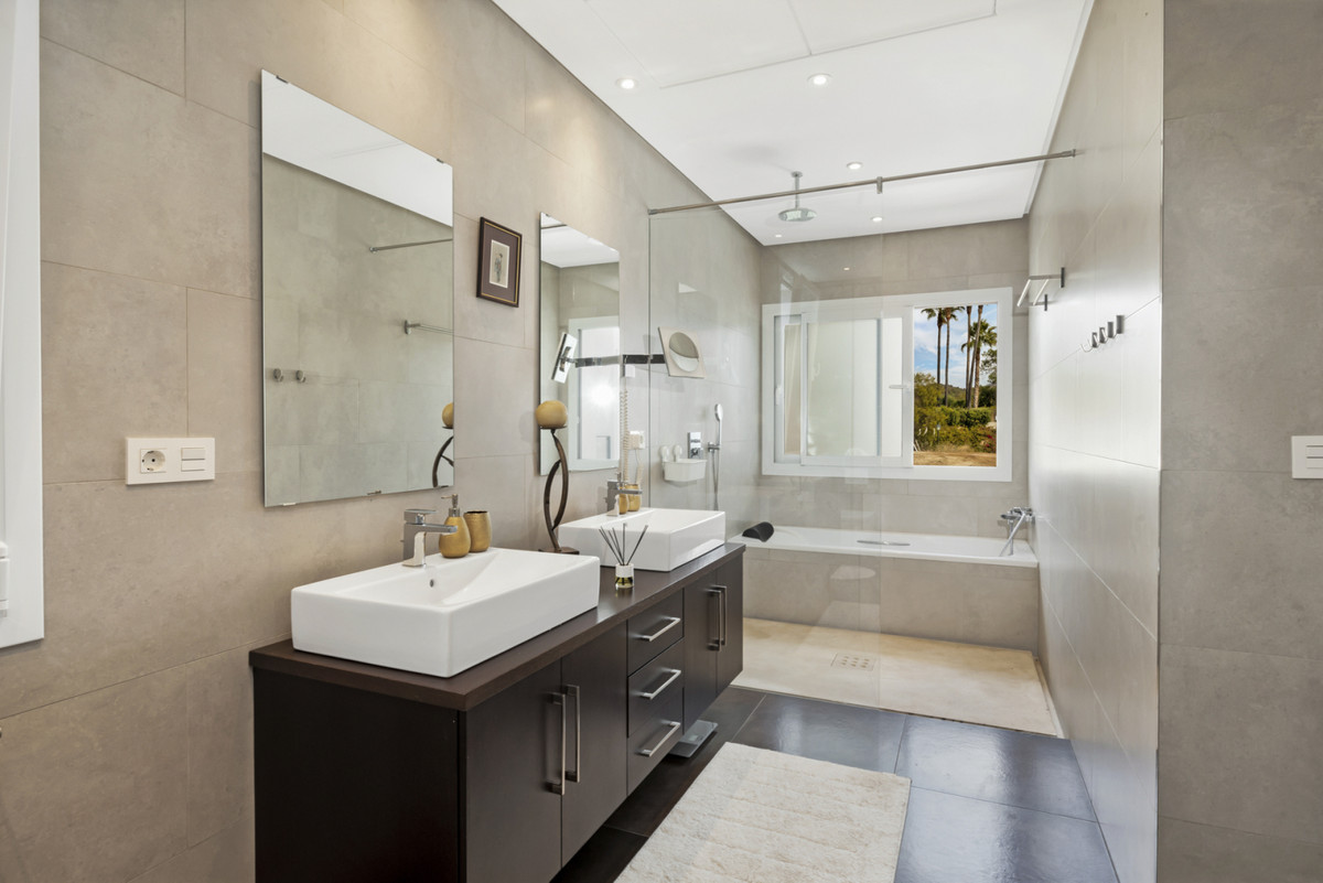 4 Bed Townhouse for sale in La Quinta Costa Del Sol, Málaga, Spain