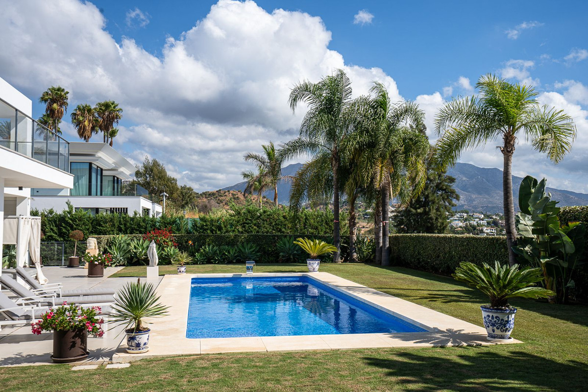 4 Bed Townhouse for sale in La Quinta Costa Del Sol, Málaga, Spain