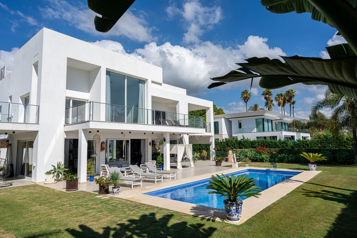 4 Bed Townhouse for sale in La Quinta Costa Del Sol, Málaga, Spain