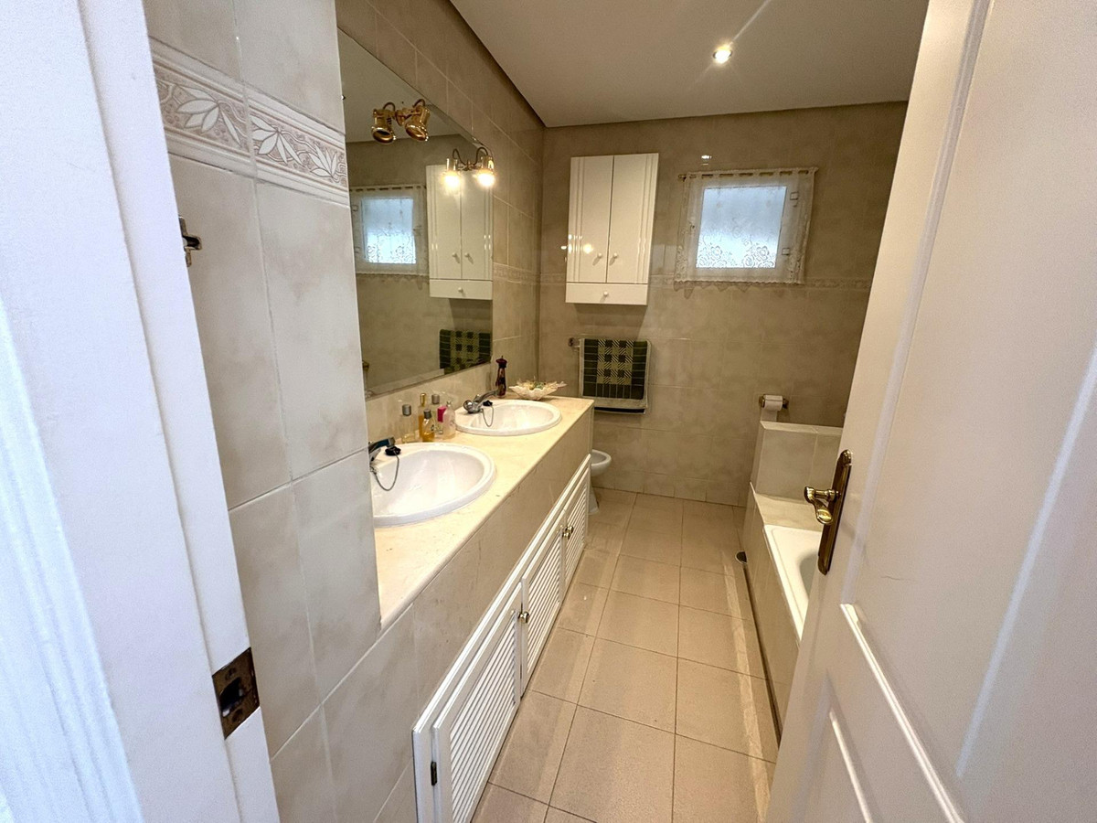 Se vende Villa - Chalet de 4 dormitorios en Costa Del Sol, Málaga, España