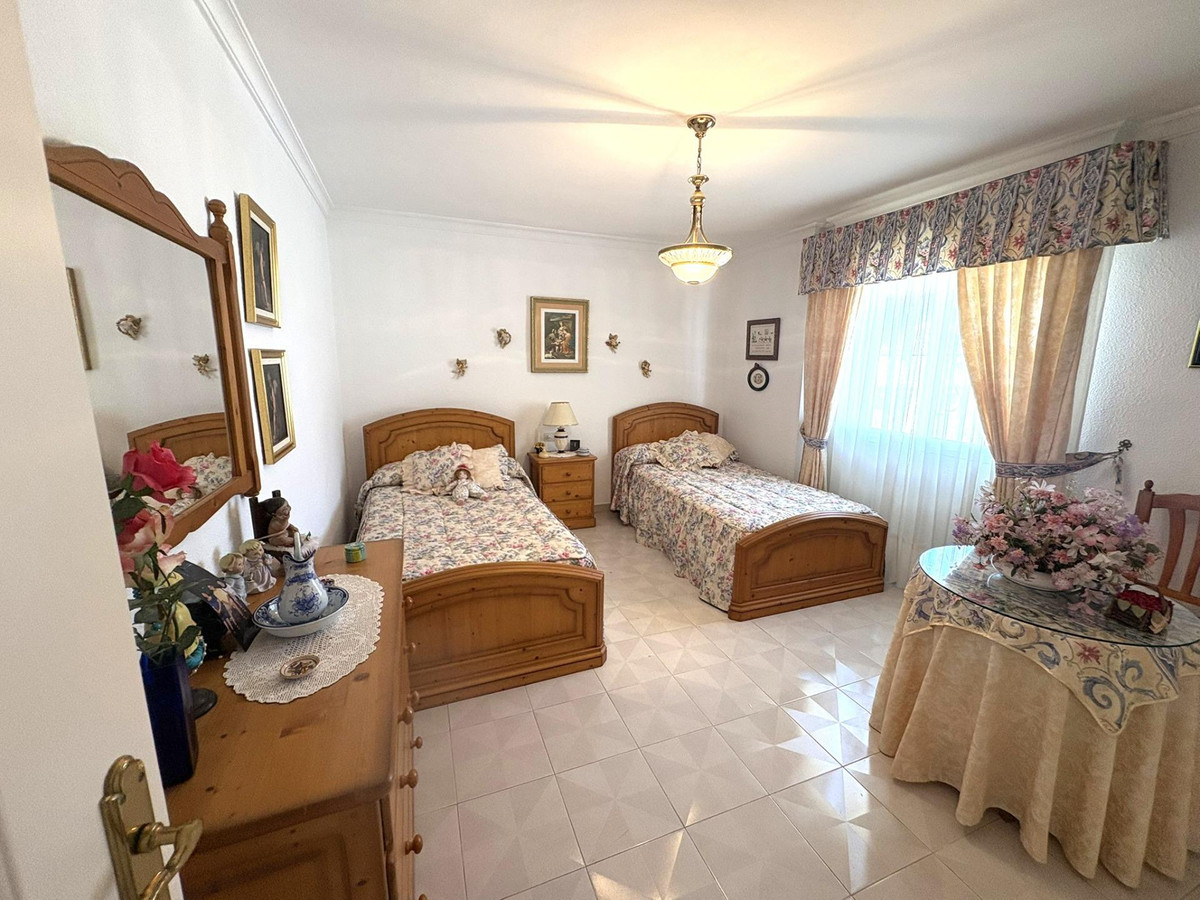 Se vende Villa - Chalet de 4 dormitorios en Costa Del Sol, Málaga, España
