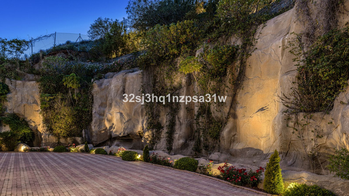 Se vende Villa - Chalet de 8 dormitorios en Costa Del Sol, Málaga, España