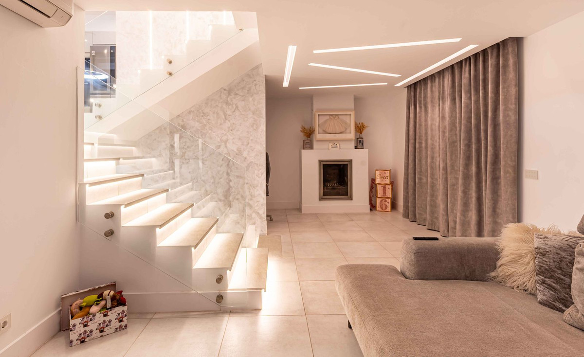 4 Bed Townhouse for sale in Benahavís Costa Del Sol, Málaga, Spain