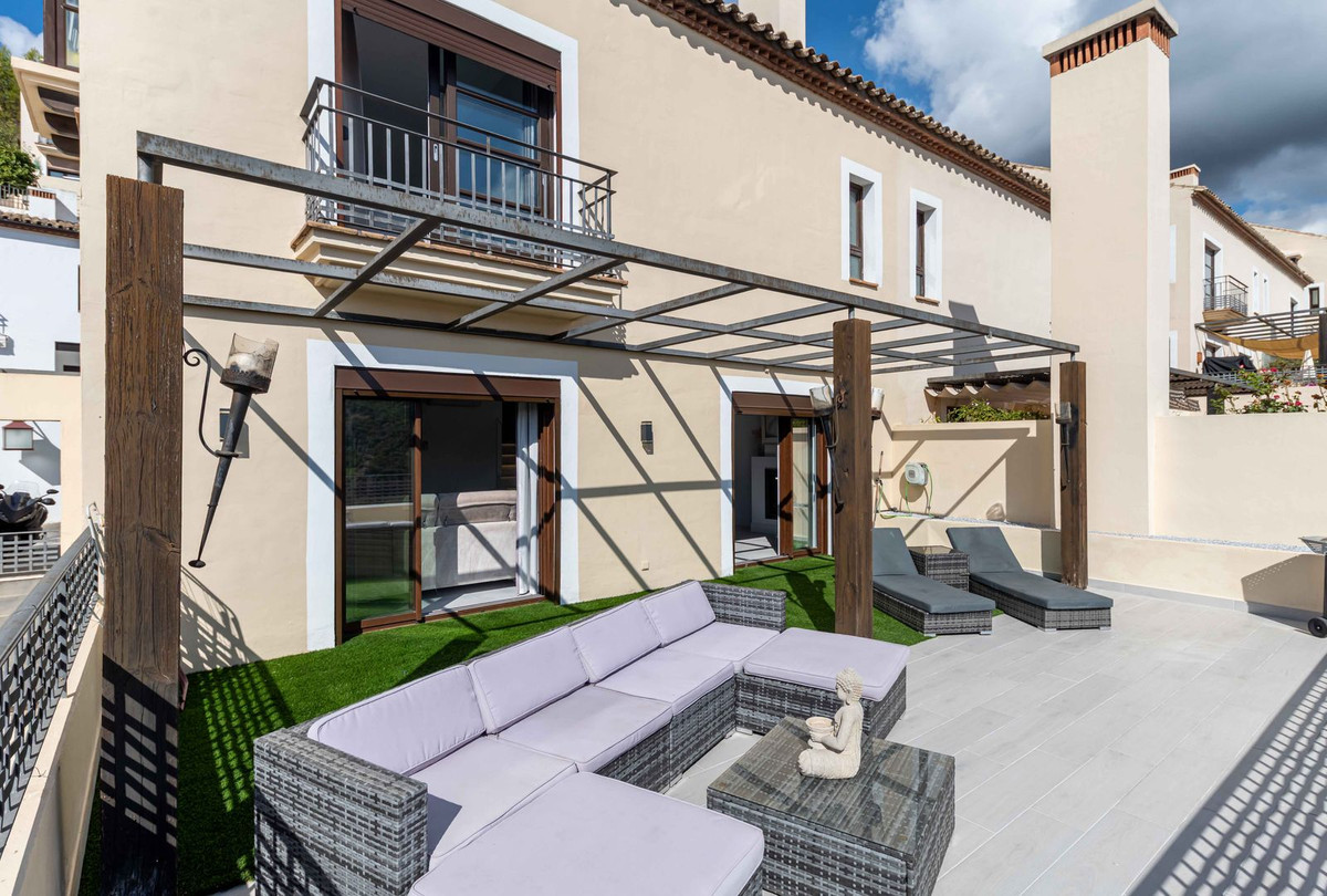 4 Bed Townhouse for sale in Benahavís Costa Del Sol, Málaga, Spain