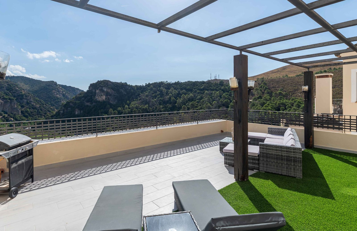 4 Bed Townhouse for sale in Benahavís Costa Del Sol, Málaga, Spain