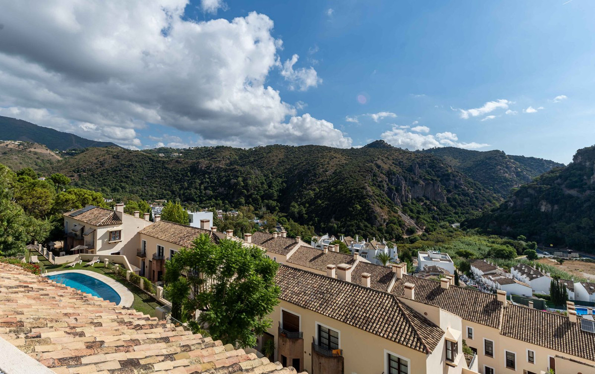 4 Bed Townhouse for sale in Benahavís Costa Del Sol, Málaga, Spain