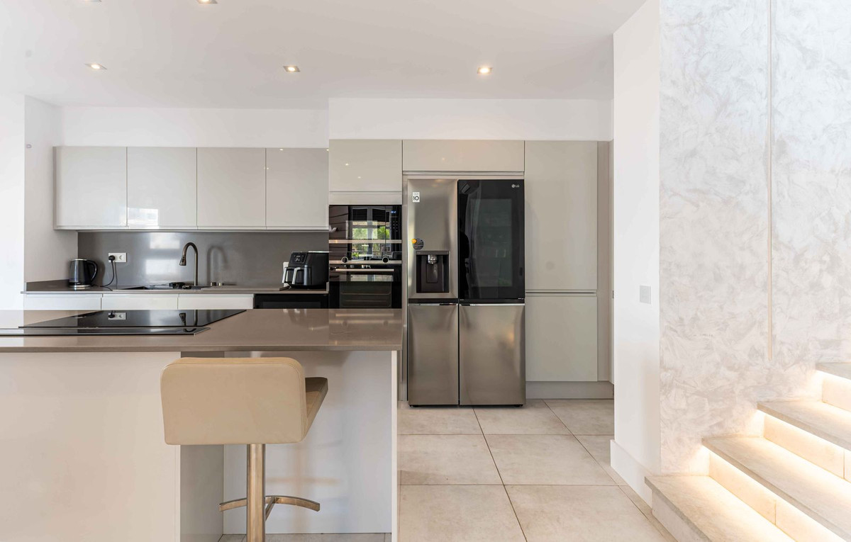 4 Bed Townhouse for sale in Benahavís Costa Del Sol, Málaga, Spain