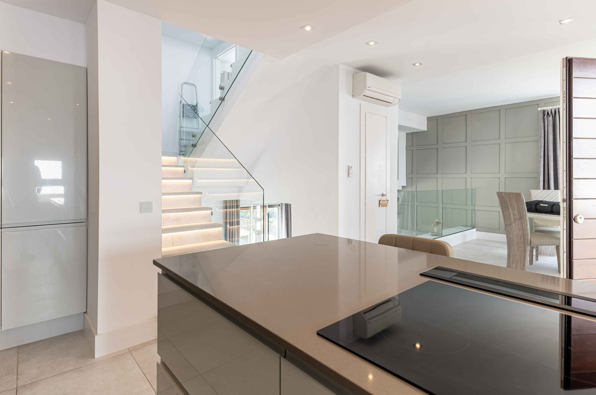 4 Bed Townhouse for sale in Benahavís Costa Del Sol, Málaga, Spain