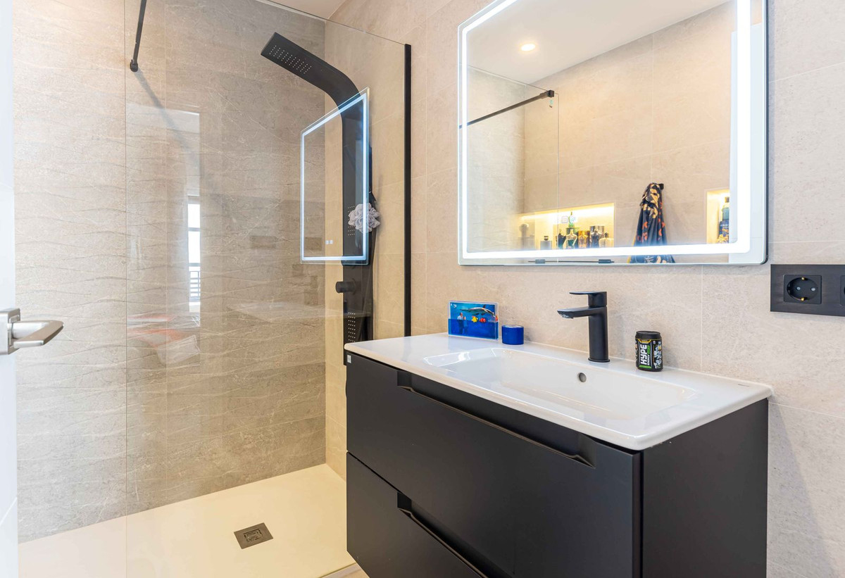 4 Bed Townhouse for sale in Benahavís Costa Del Sol, Málaga, Spain
